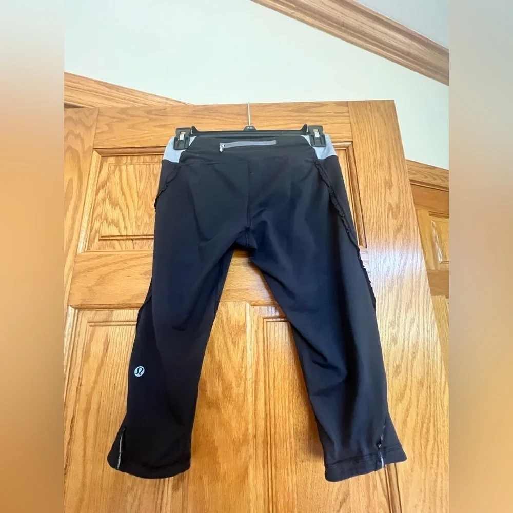 Lululemon - Capri Cropped Leggings